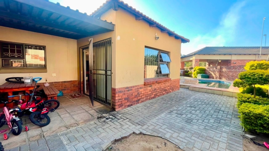 3 Bedroom Property for Sale in Waterval East North West